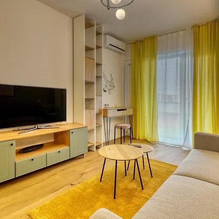 Gorgeous With Private Parking Netflix Bukarest